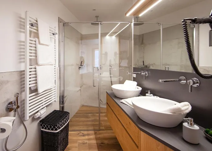 Adlerhorst 2 Zell Am With Private Sauna And In Summer Zell Am Kaprun Summercard * 滨湖采尔