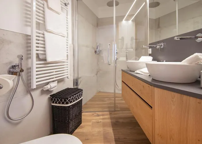 Adlerhorst 2 Zell Am With Private Sauna And In Summer Zell Am Kaprun Summercard 滨湖采尔